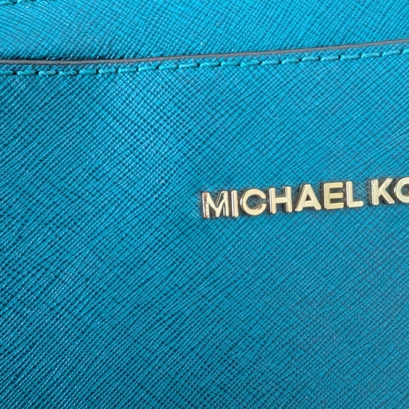 Michael Kors Jet Set Large Saffiano Leather Crossbody Bag - Picture 2 of 6